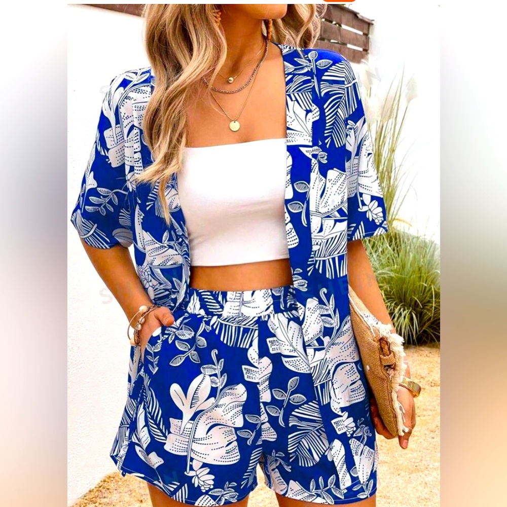 Lightweight, comfy and stylish for your nautical activity. Floral and mini short